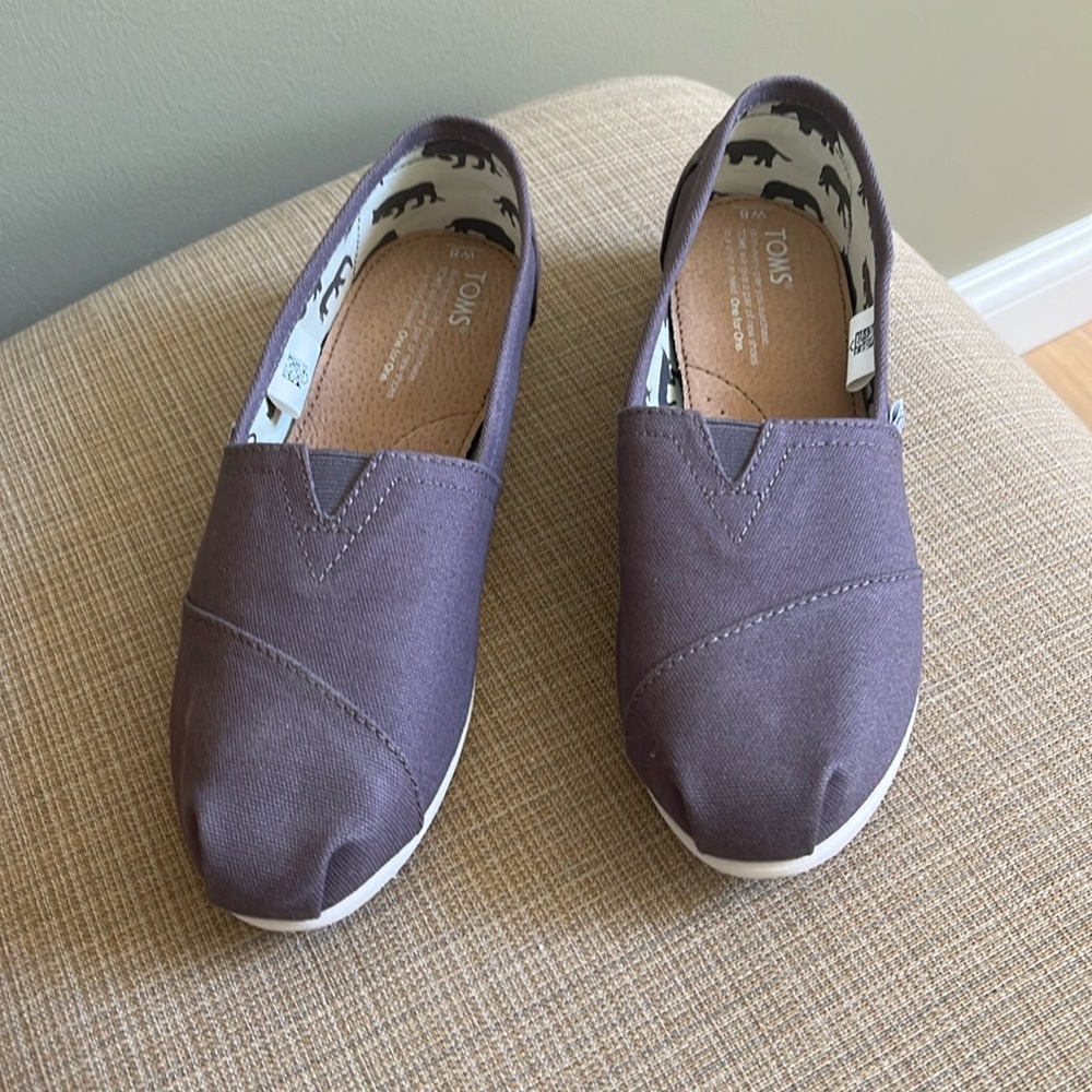 Tom’s, size 8, new
